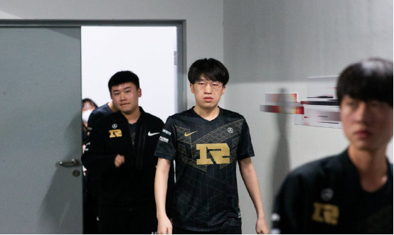 同时给予U 同时给予U